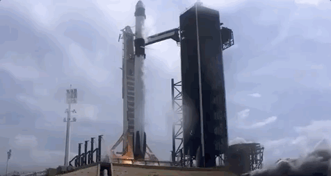 SpaceX载人龙飞船发射成功！“送100万人上火星” 马斯克吹的牛能实现？